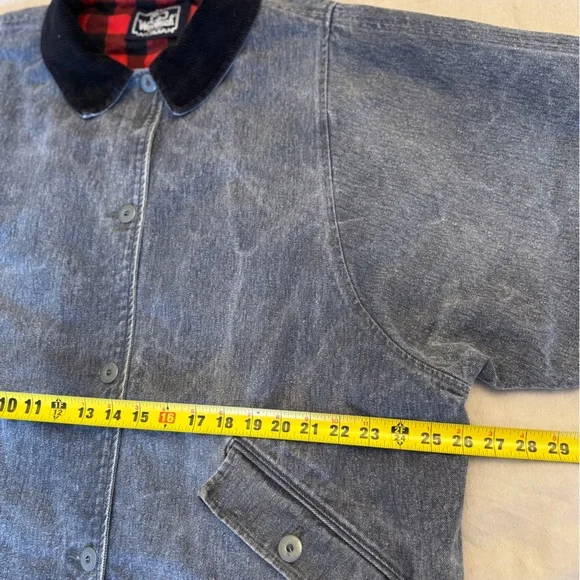 Vintage Woolrich Black Denim Chore Coat
Corduroy collar + cuffs - Buffalo plaid - Picture 8 of 13